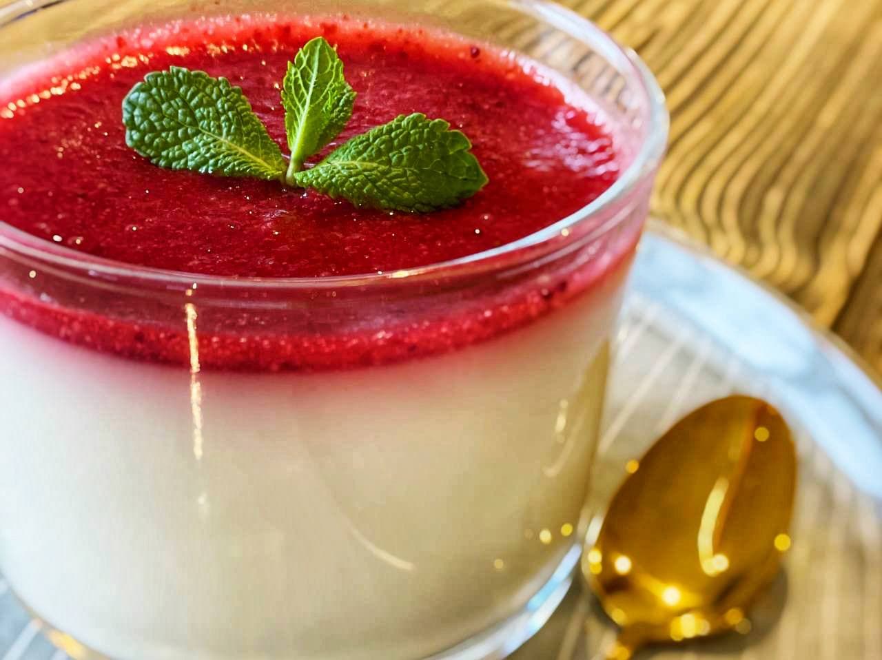 Панна Котта с клубничным кули