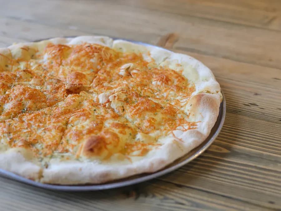 Фокачча с пармезаном и розмарином